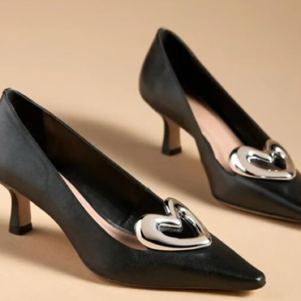 Maeve Heart Pumps Size 39/8